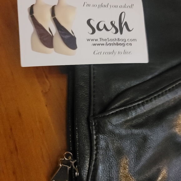 Sash bag - Leather. Clean. Black. Plenty of pockets! - Picture 2 of 4